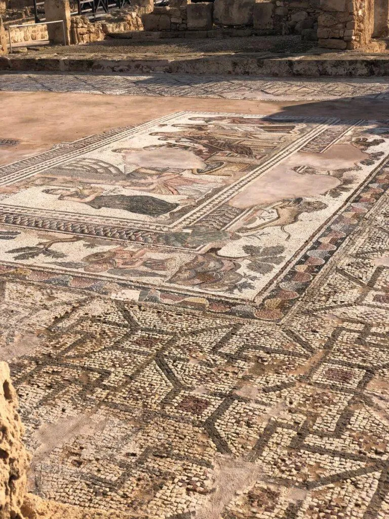 Römischer Mosaikboden in der archäologischen Stätte Nea Paphos