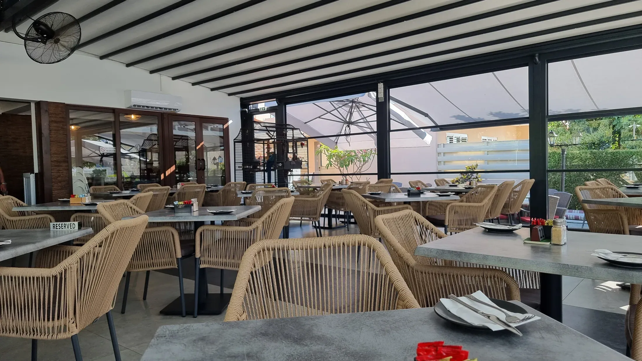 Das Restaurant Parrot, fünf Gehminuten von der Villa Nadezda in Kato Paphos