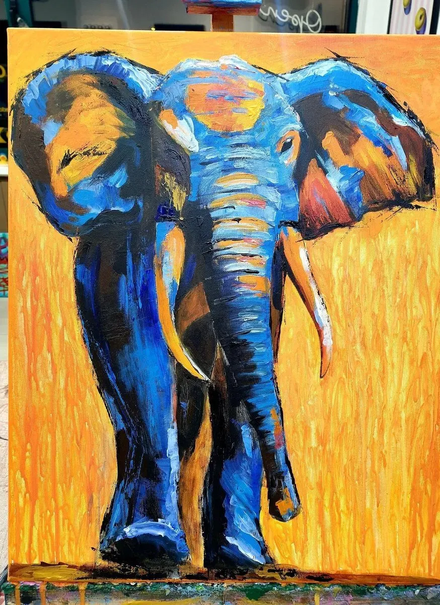 Blue Elephant — ręcznie malowane płótno z Villi Nadezda w Pafos, które możemy wysłać pocztą