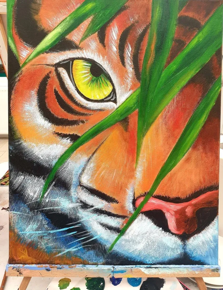 Tiger in the Grass — ręcznie malowane płótno z Villi Nadezda w Pafos, które możemy wysłać pocztą