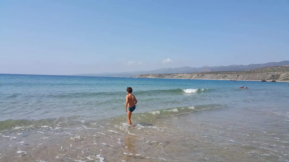 Der weite Sandstrand von Lara Beach auf der Halbinsel Akamas bei Paphos