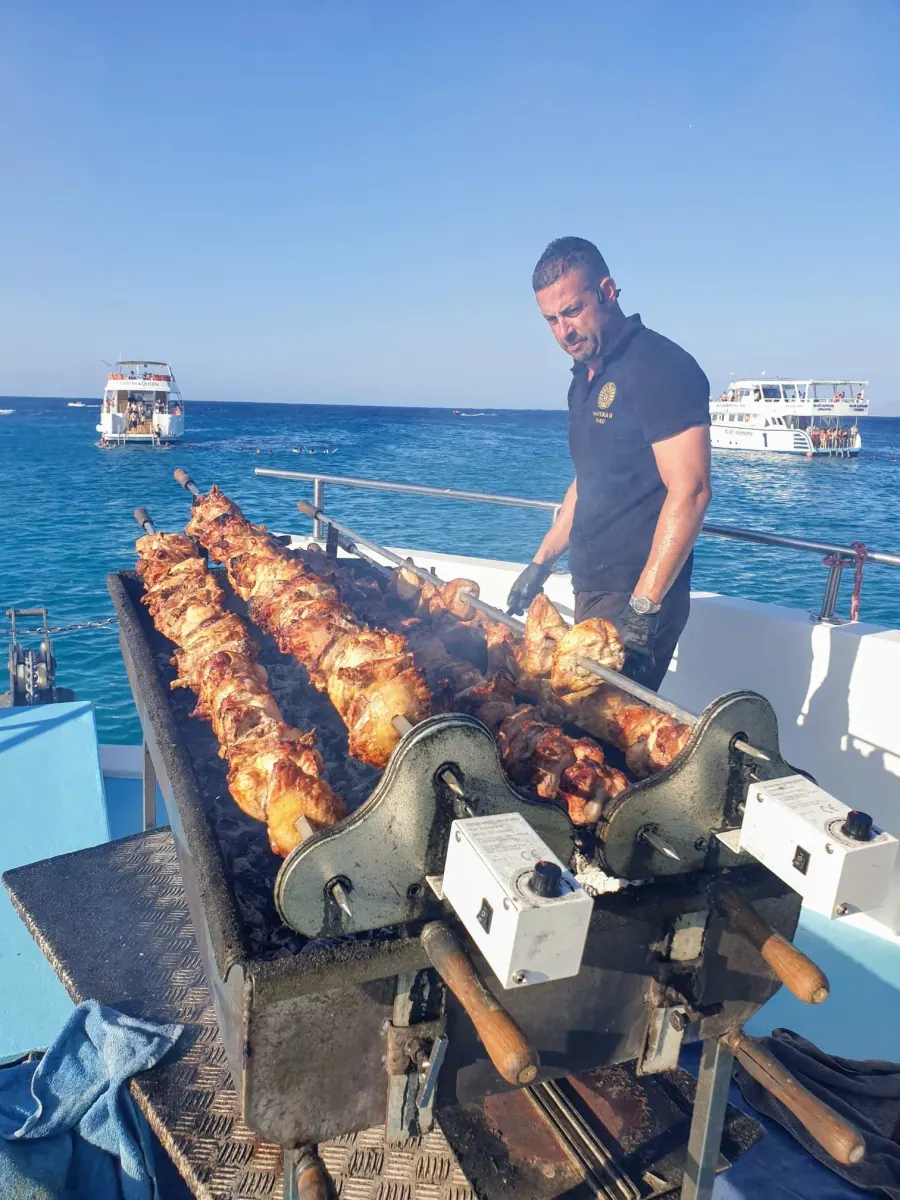 Kristallklares türkisfarbenes Wasser der Blauen Lagune, Akamas
