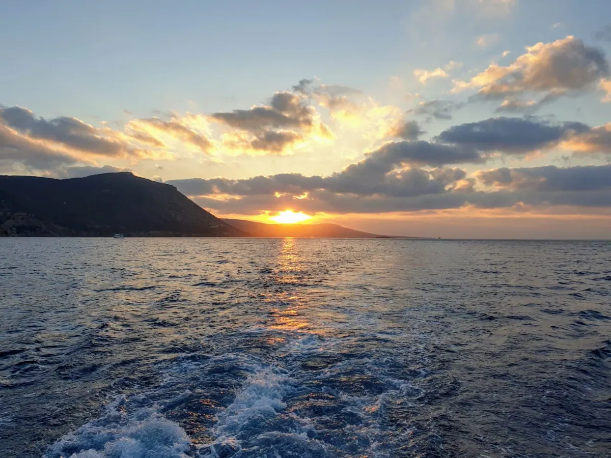 Sonnenuntergang über dem Meer bei Latchi und der Akamas-Küste